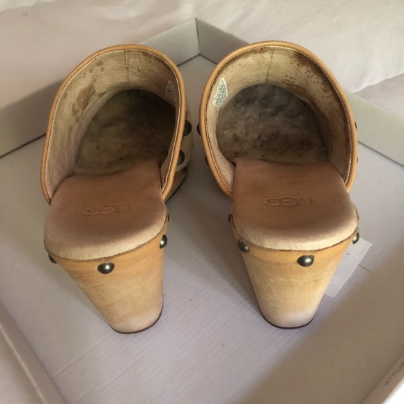 Gently used UGG clogs - Picture 3 of 8